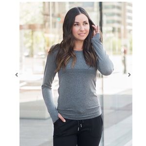 EUC Heather gray long sleeve shirt